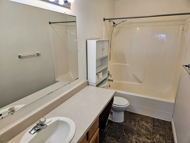 Second bathroom - 241 Sunstone Cir