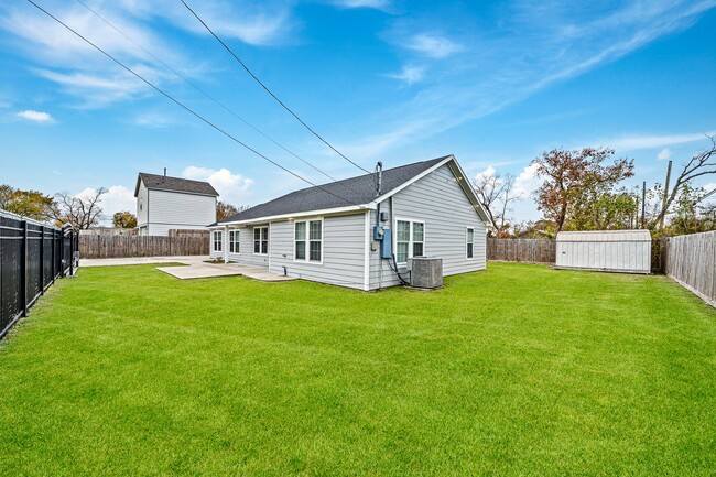 Building Photo - 4611 Idaho St