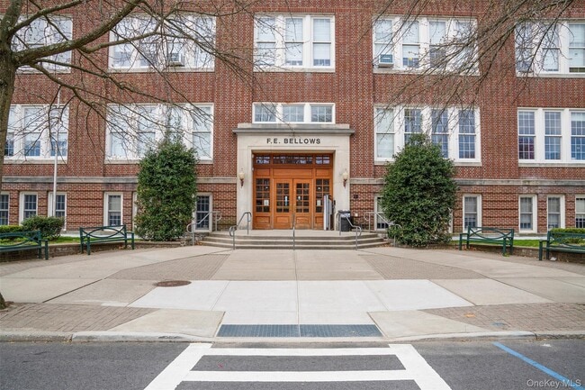 Building Photo - 319 Wagner Ave