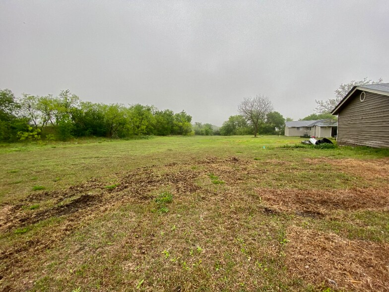 Building Photo - 417 Jasmine Ln