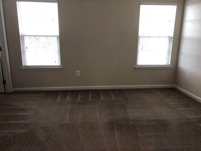 Building Photo - 3 Bedroom Townhome in Waynesboro!