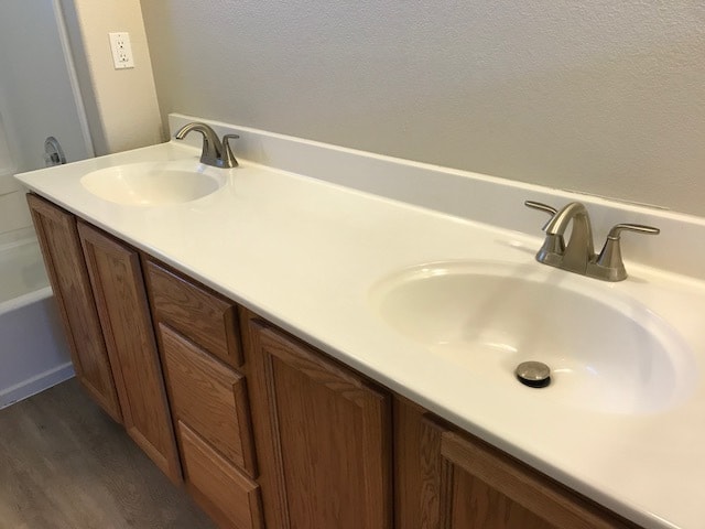 Building Photo - UPDATED 3 BED, 2.5 BATH, 1127 SQ FT