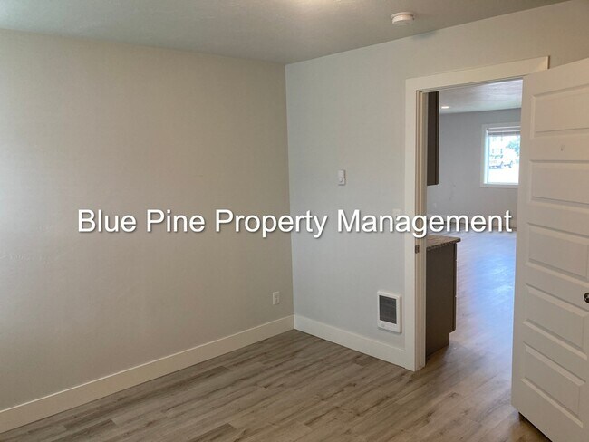 Building Photo - 170 Opal Ct