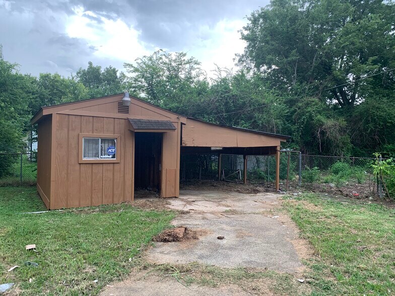 Building Photo - 2367 Hunter Ave