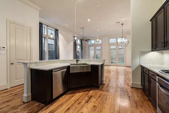 Building Photo - 1103 Summer St