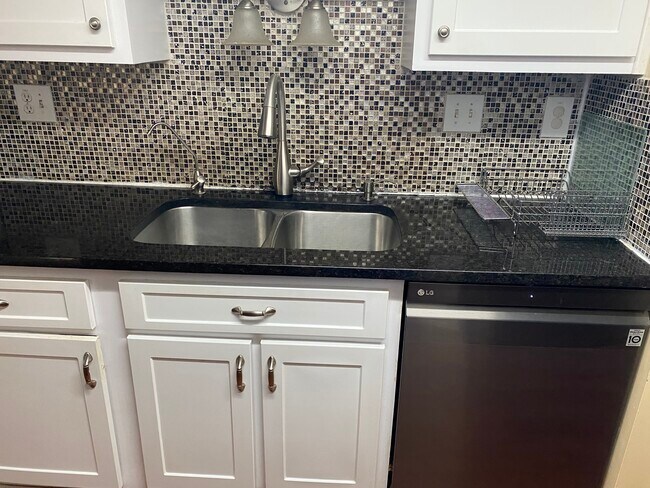 Hands free kitchen faucet - 10939 Barrington Ct