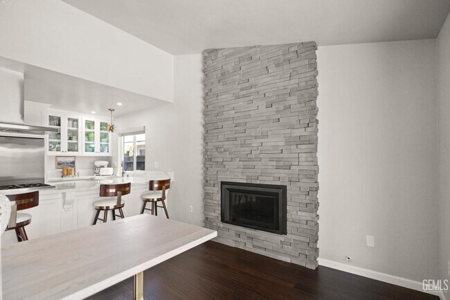 Building Photo - 5209 Pla Vada Dr
