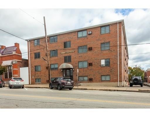 Building Photo - 261 Union St