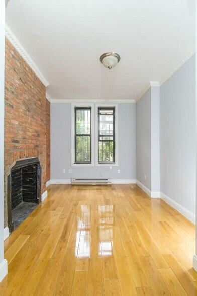 Building Photo - 529 E 6th St