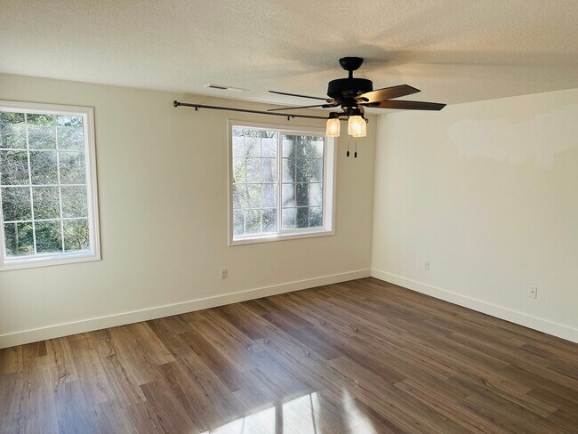 Building Photo - Charming Newly Remodeled Acreage Home