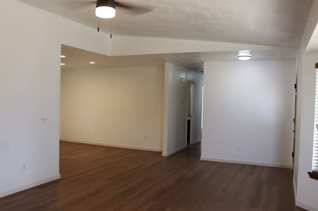 Building Photo - House for rent