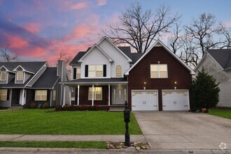 Building Photo - Pet Friendly Three Bedroom with Bonus!