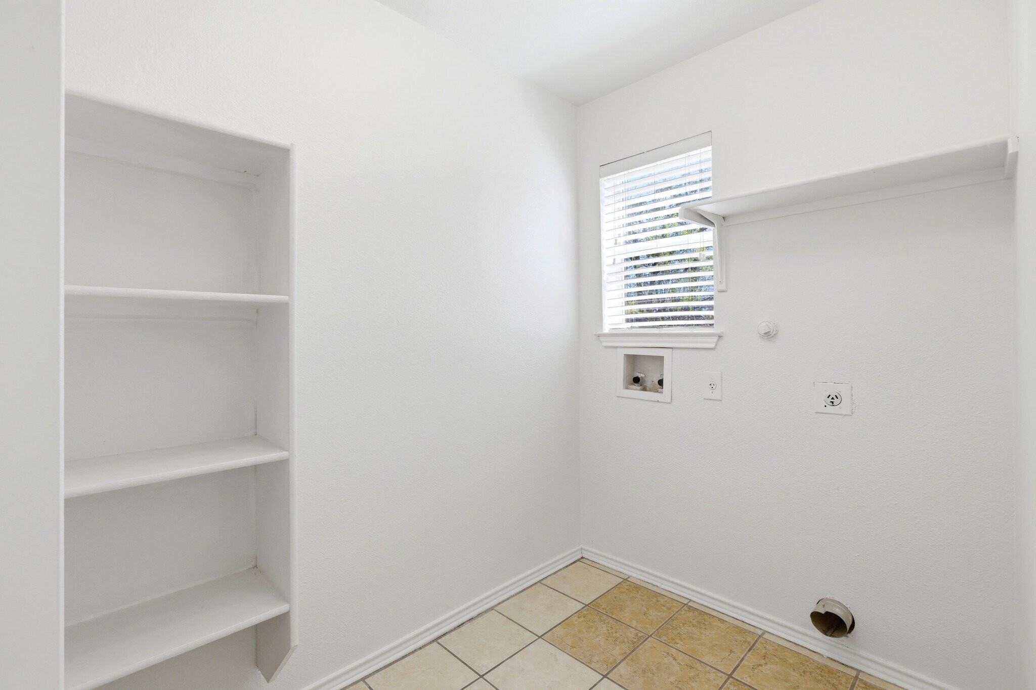 Building Photo - 6611 Walnut Valley Dr