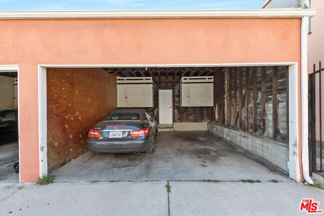 Building Photo - 831 Austin Ave