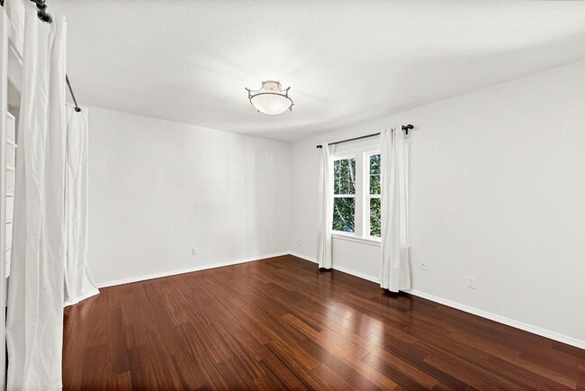 Building Photo - Modern 4-Story Townhouse in Tacoma’s Histo...
