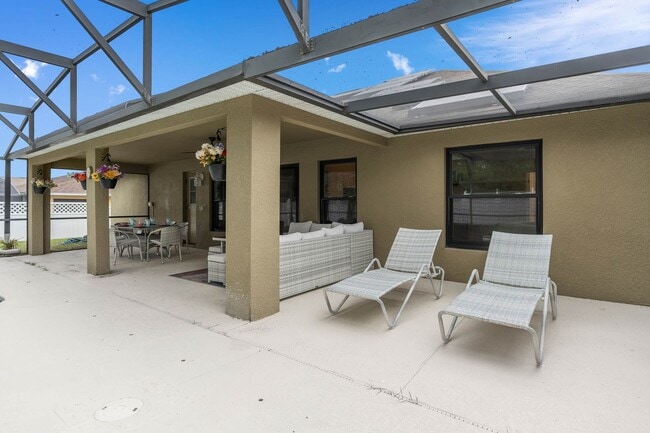 Building Photo - Large Beautiful Legacy Park Villa: 5BR, Pool & Near Disney