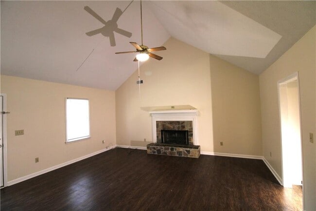 Building Photo - 2320 Ridgedale Dr SW