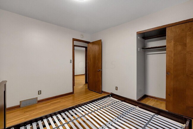 Building Photo - 4959 Woodbriar Pl