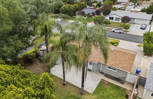 Building Photo - 16901 Simonds St