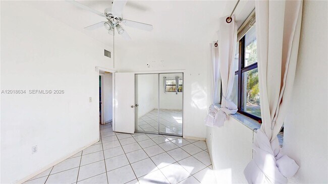 Building Photo - 1610 NW 9th Ct