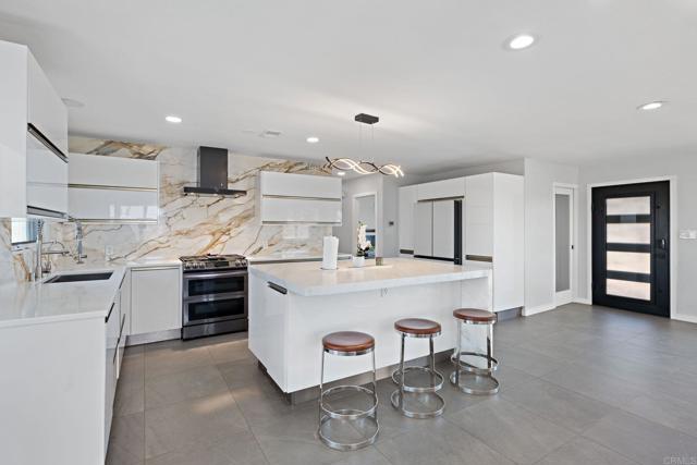 Building Photo - 2440 Dunstan St