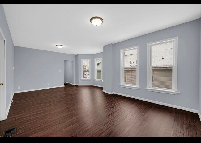 Building Photo - 922 Summer St