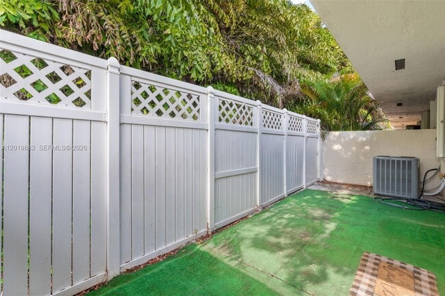 Building Photo - 3139 Coral Ridge Dr