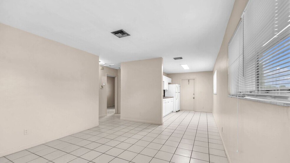 Building Photo - 6116 SW 39th St