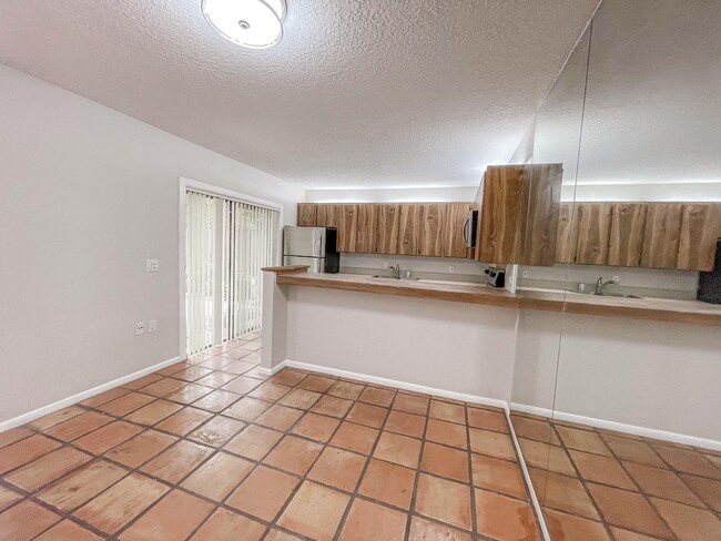 Building Photo - 317 3rd Ln