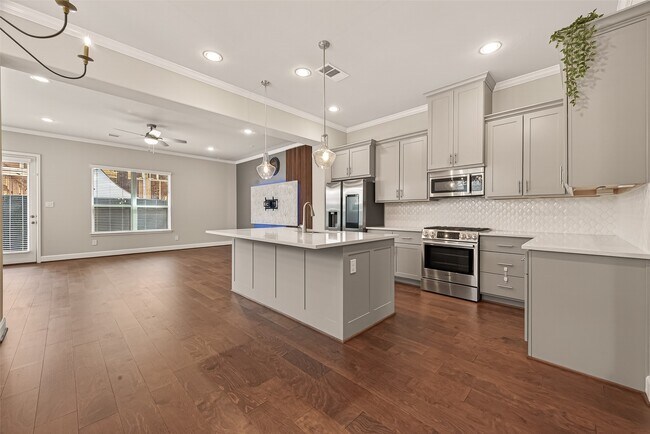 Building Photo - 4413 Schuler St