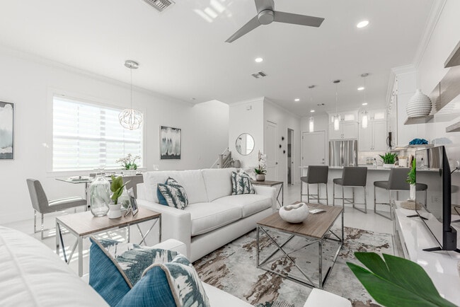 Building Photo - 4674 SE Manatee Way