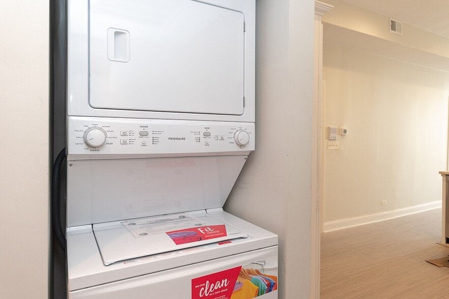 Building Photo - 1815 N Clybourn Ave