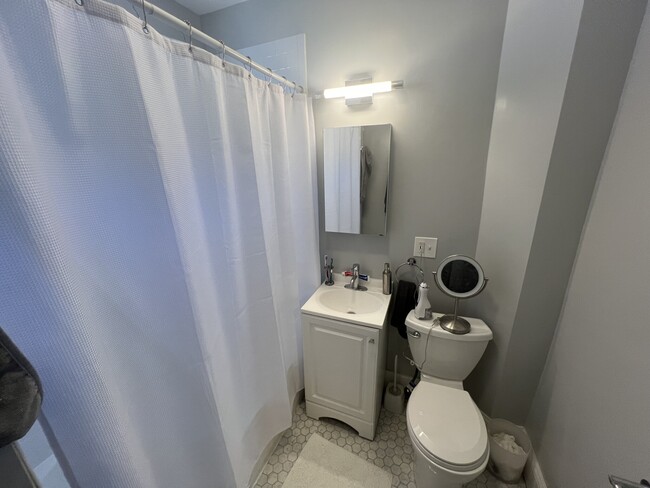 Building Photo - 337 Highland Ave