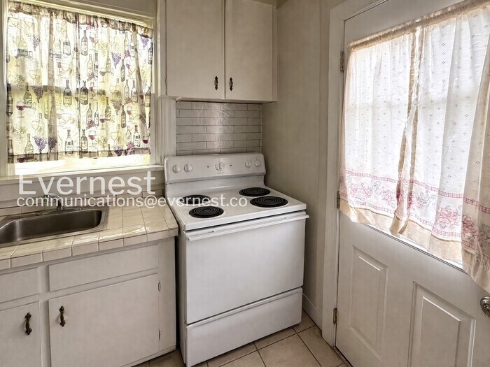 Building Photo - 4423 Eanes Ln