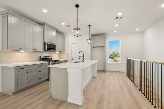 Building Photo - 6322 Del Rio St