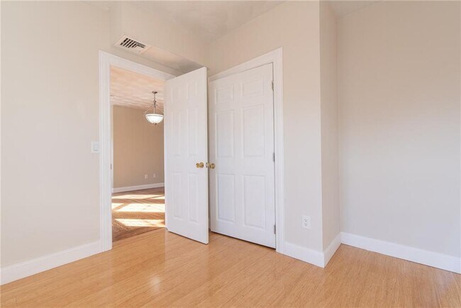 Building Photo - 29 Marlborough Ave