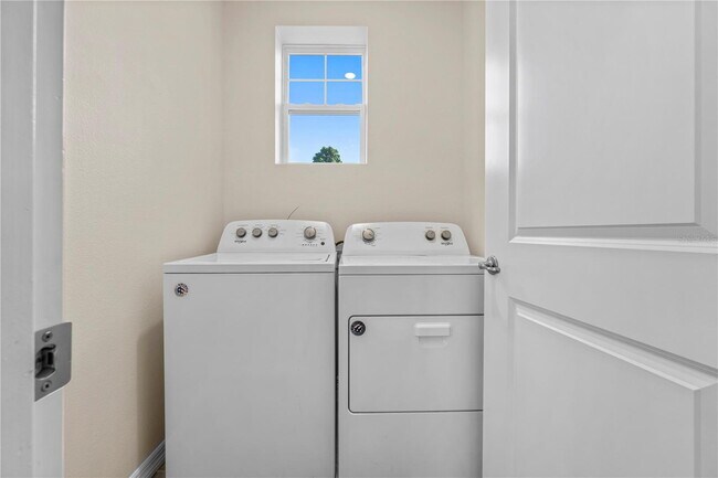 Building Photo - Enjoy all Wildwood has to offer, plus community amenities!