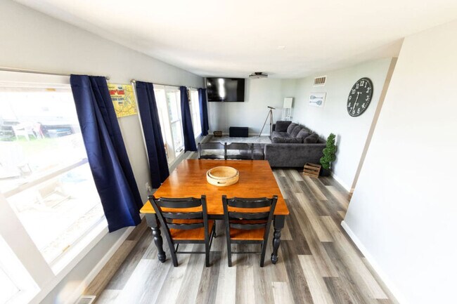 Building Photo - 39259 N Jackson Dr