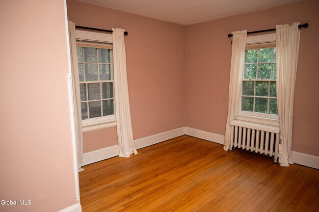 Building Photo - 1347 Union St