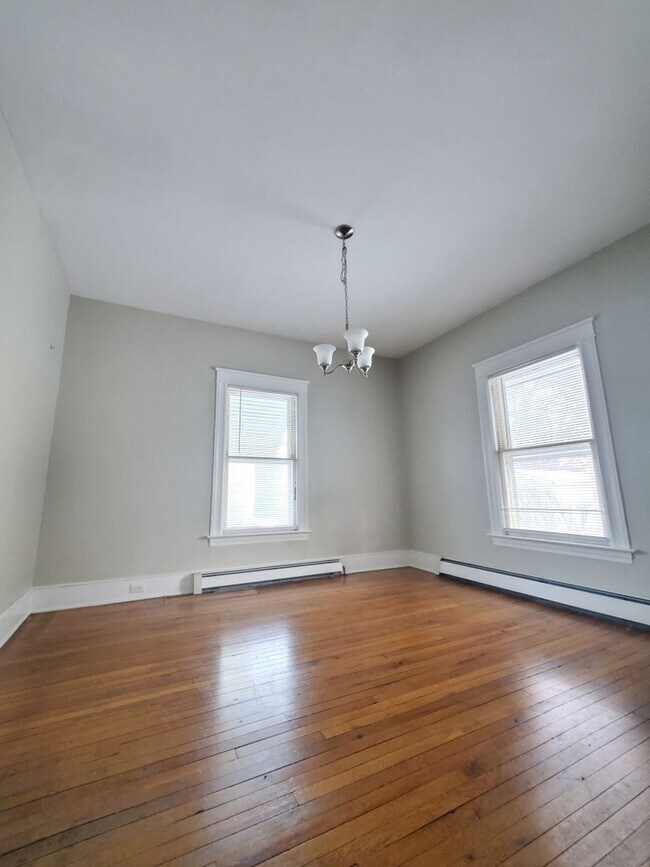 Building Photo - Well updated 3br with full laundry  Huge g...