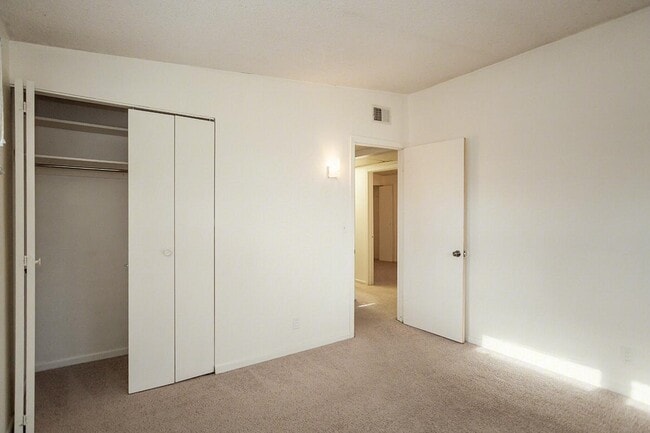 Building Photo - 500 Eldora Ln