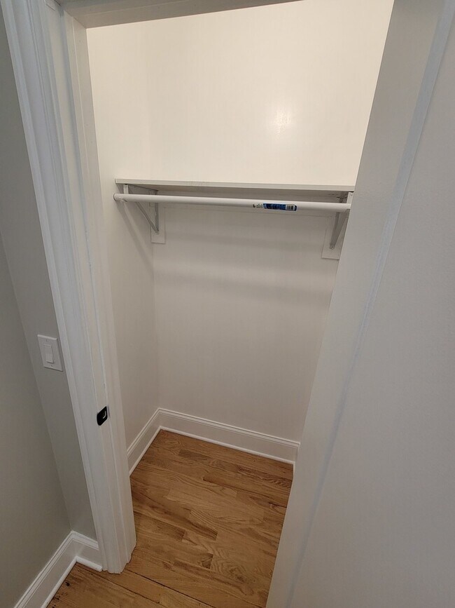 Building Photo - 6418 N Richmond St