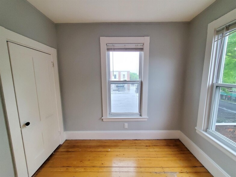Building Photo - 146 Highland Ave