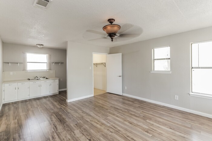 Building Photo - 402 Dawson Dr