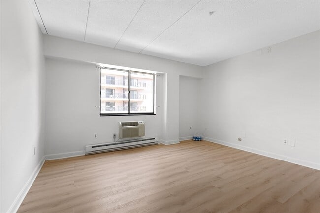 Building Photo - 125 Pleasant St