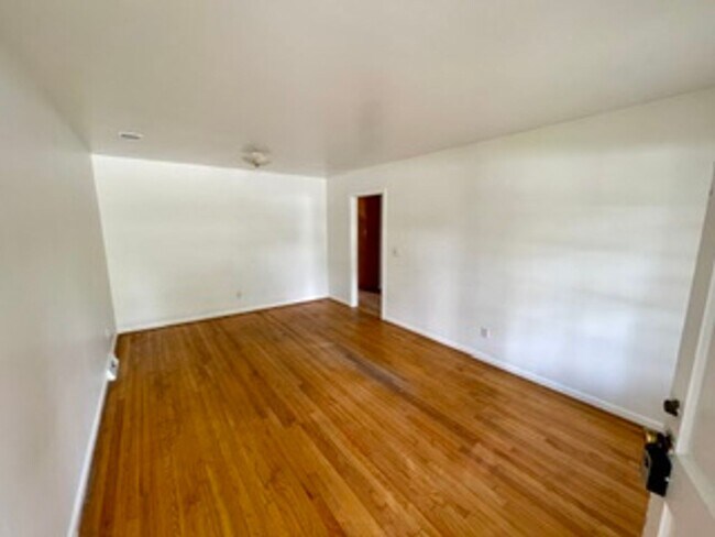 Building Photo - 1509B Harbor View Rd