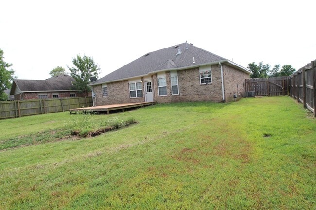 Building Photo - designed for comfort : 3 Bedroom 2 Bath