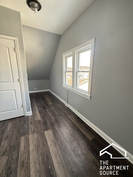 Building Photo - 2014 W 22nd Pl