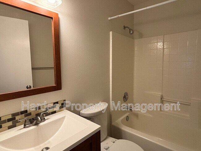 Building Photo - 2411 W Baystone Dr