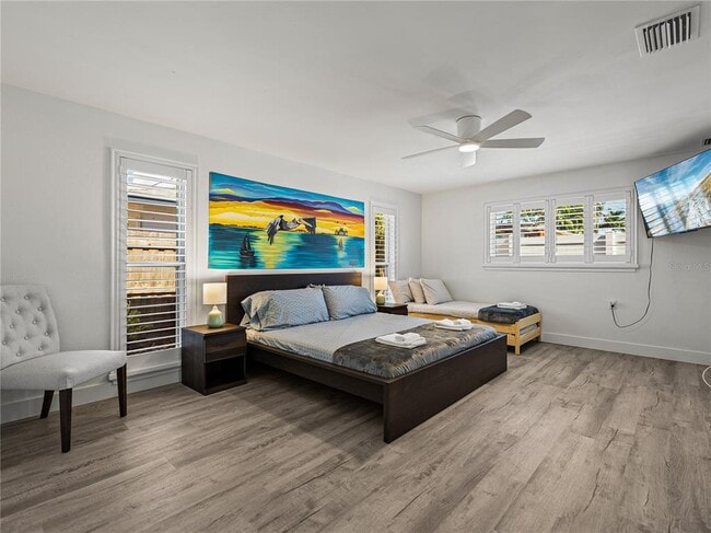 Building Photo - 7125 Shore Dr S